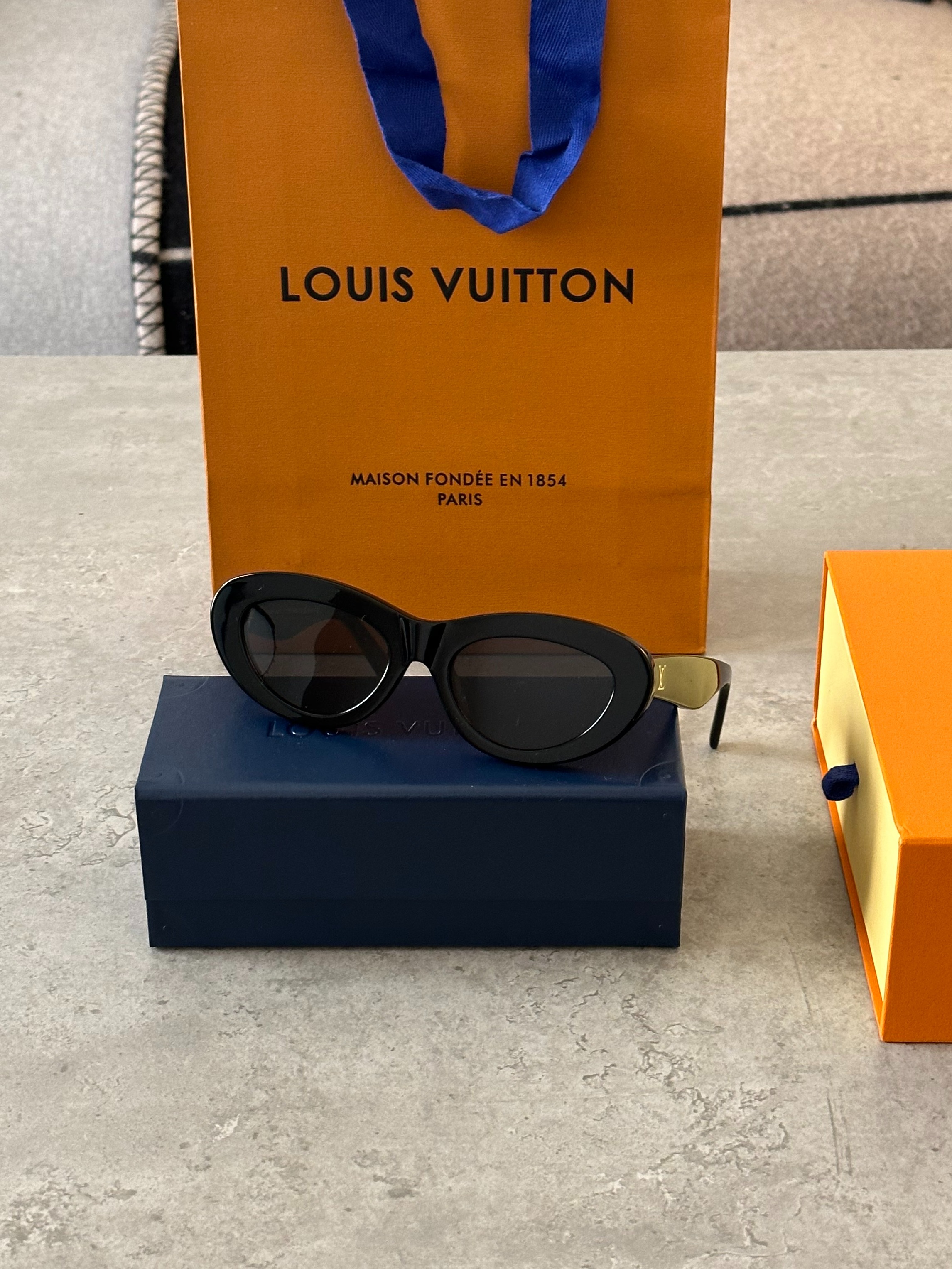 نظارات LV نسائية