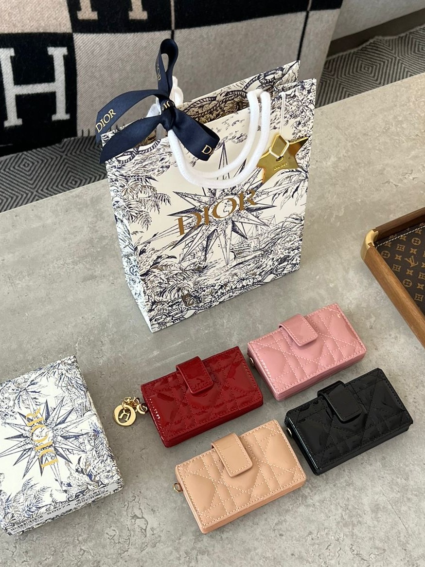 محافظ ديور نسائية